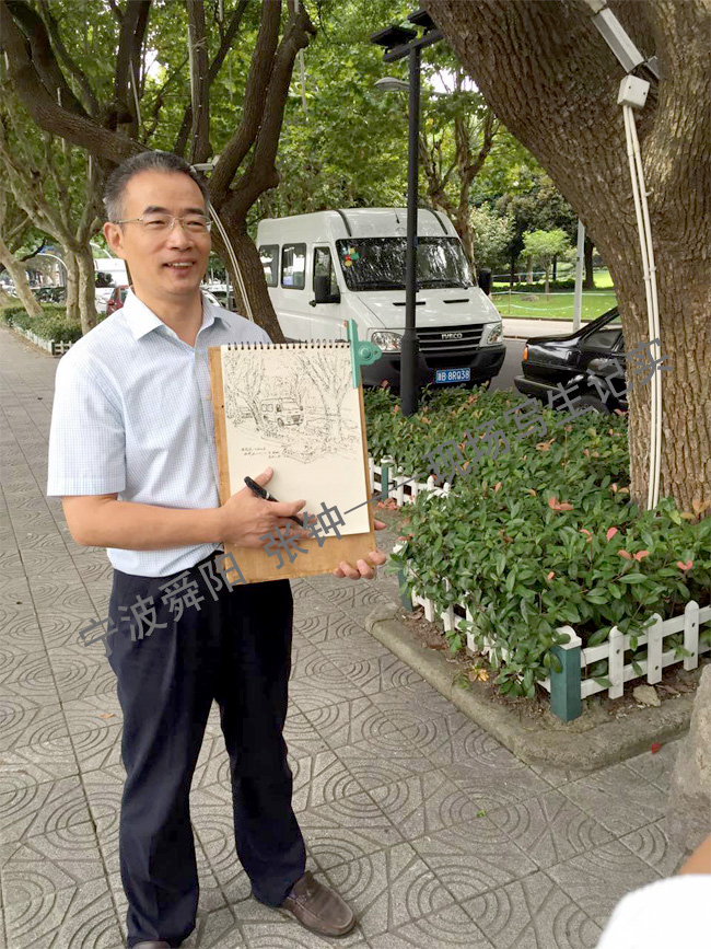 2015.09.23 接受南京依維柯車(chē)公司訪問(wèn)時(shí)現(xiàn)場(chǎng)速寫(xiě)完成余姚北濱江路街景
